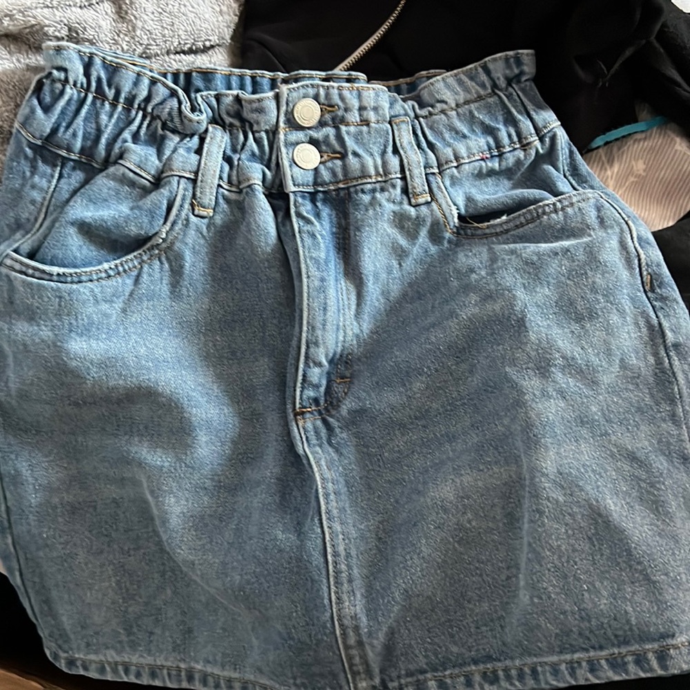 Blue denim skirt with stretchy waist band
